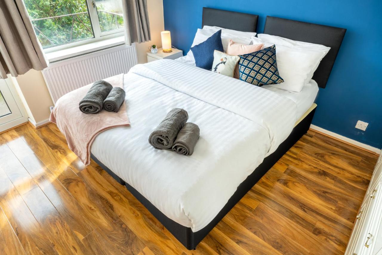Pierocks Carver Entire House, Hot Tub & Wifi ไฮวิคัมบ์ ภายนอก รูปภาพ